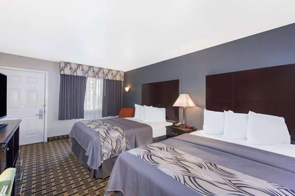  - Days Inn Ennis - I-45, Exit 251
