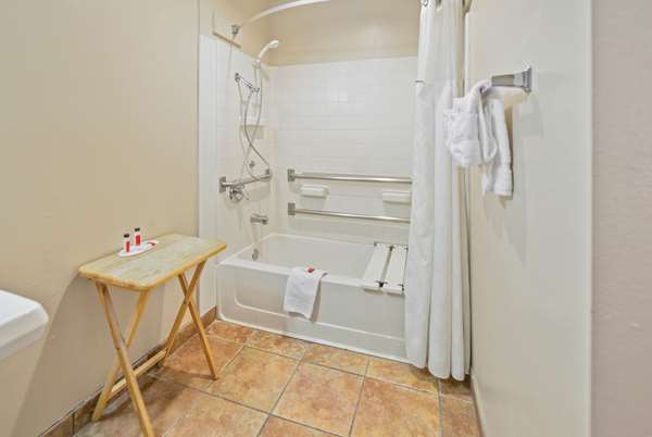  - Days Inn Lebec - I-5, Exit 215