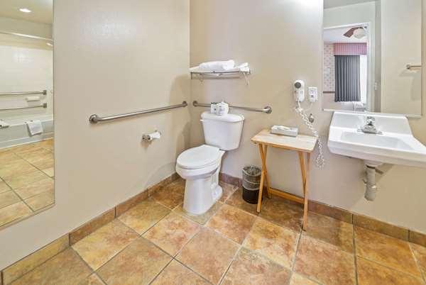  - Days Inn Lebec - I-5, Exit 215