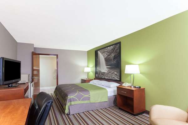  - Super 8 Motel Northeast Clarksville - I-24, Exit 4