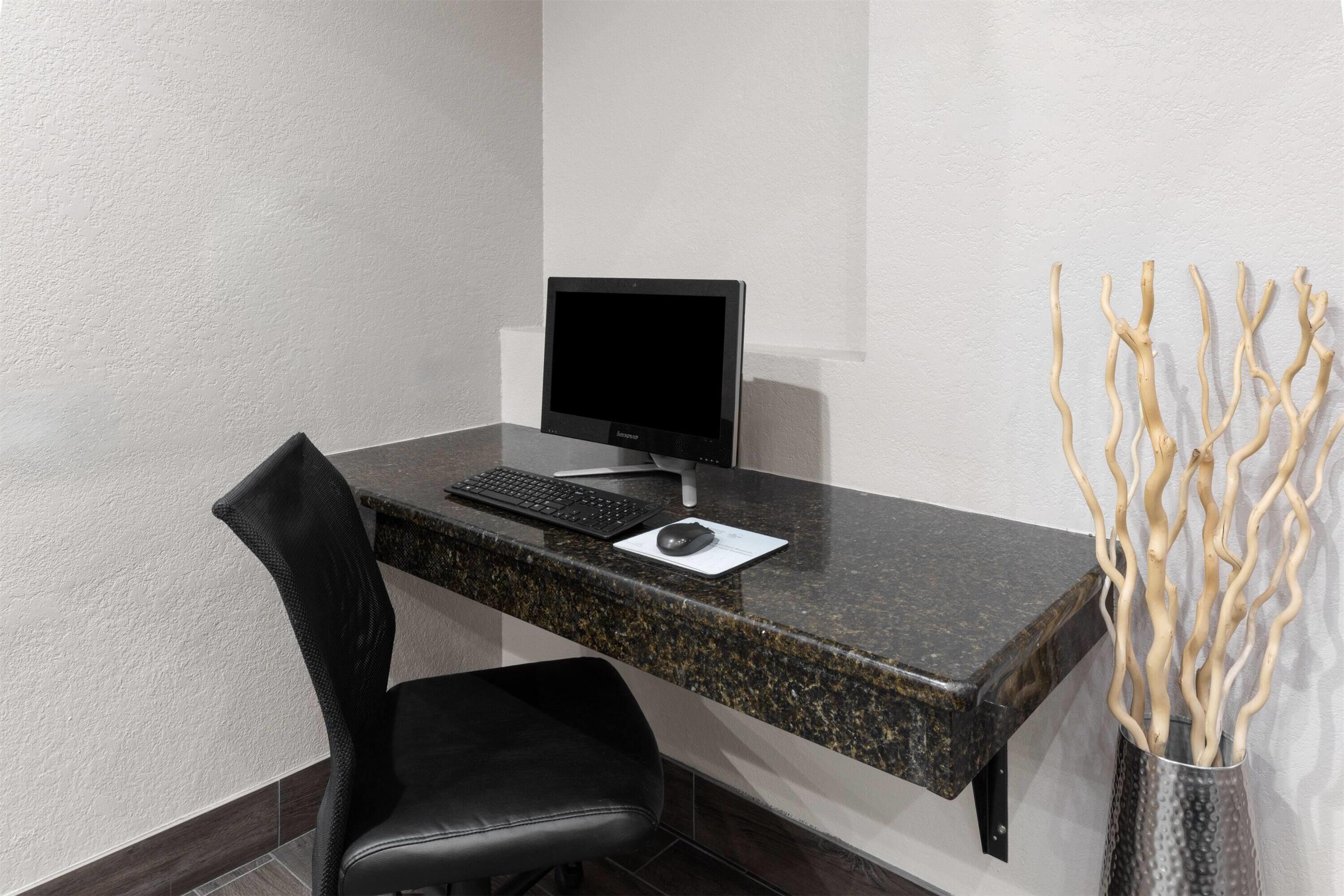 Business Center | Super 8 by Wyndham San Antonio/Alamodome Area