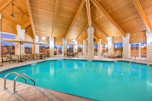 Pool - Baymont Inn & Suites Rolla