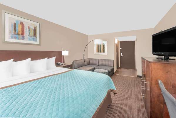 Suite - Wyndham Garden Hotel Midland