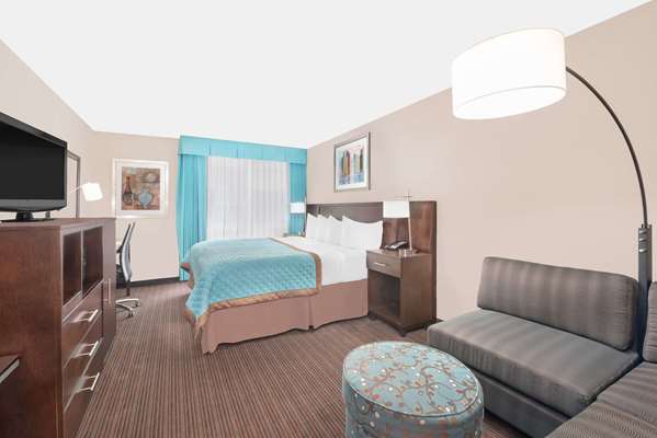 Suite - Wyndham Garden Hotel Midland