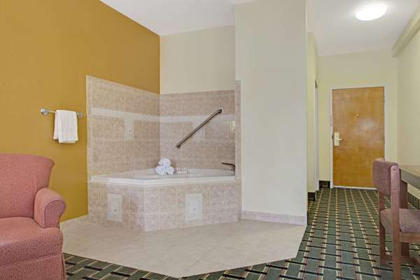 Suite - Super 8 Motel Daytona Beach