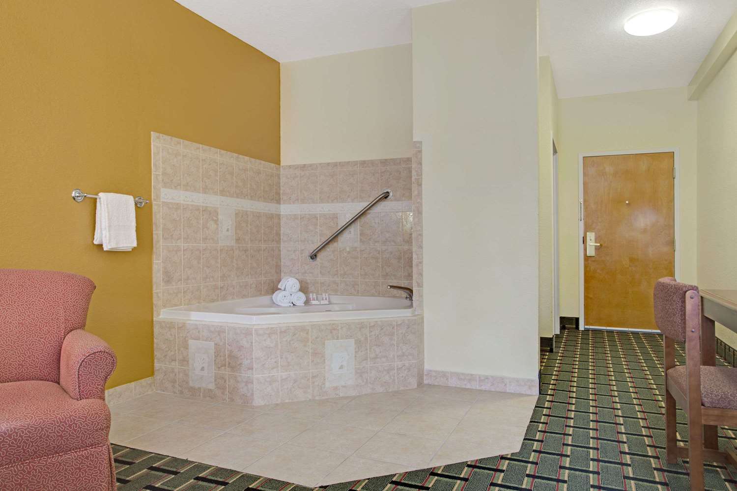Super 8 Hotel Daytona Beach Fl See S Super 8 Hotel Daytona Beach Fl See