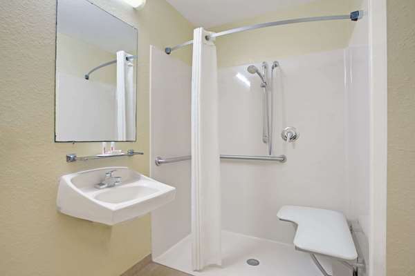  - Super 8 Motel Daytona Beach