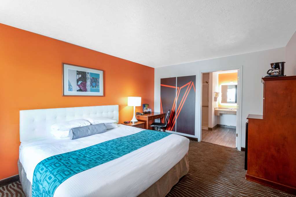 HOWARD JOHNSON HOTEL & SUITES BY WY-guestroom-Guest Room,On-Site.jpg