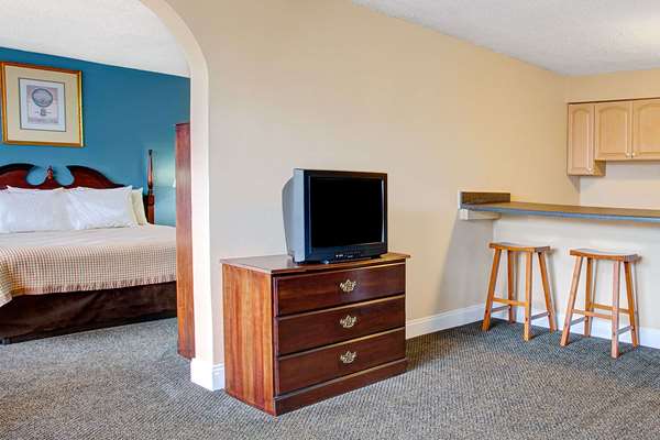 Suite - Super 8 Motel Chesapeake Bay Norfolk