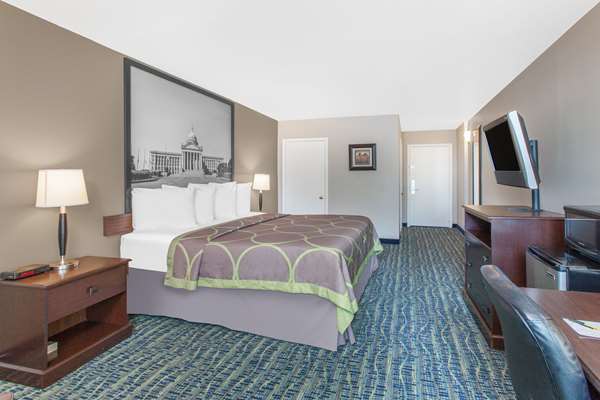  - Super 8 Hotel South Oklahoma City - I-35, Exit 124A