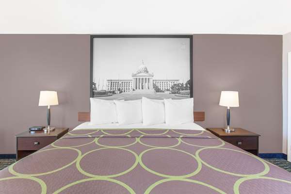 - Super 8 Hotel South Oklahoma City - I-35, Exit 124A