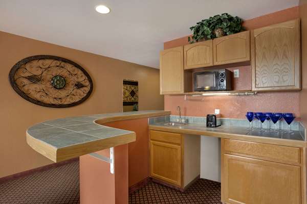 Suite - Days Inn & Suites Surprise