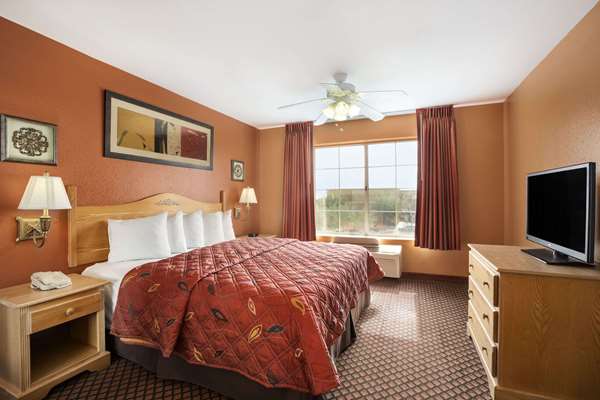 Suite - Days Inn & Suites Surprise