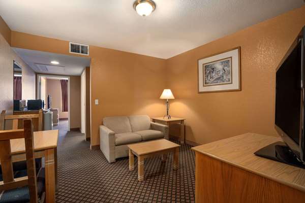Suite - Days Inn & Suites Surprise