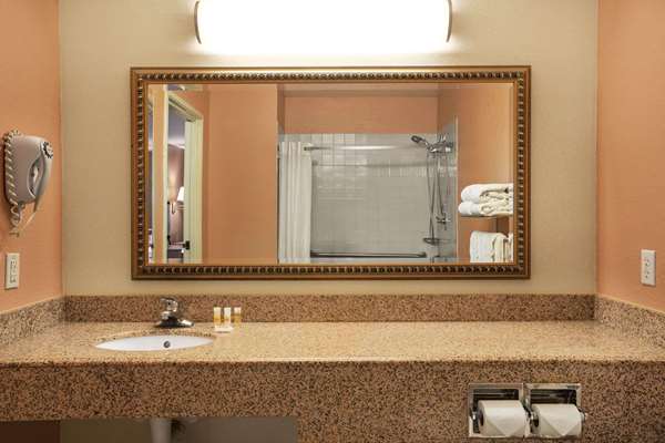  - Days Inn & Suites Surprise