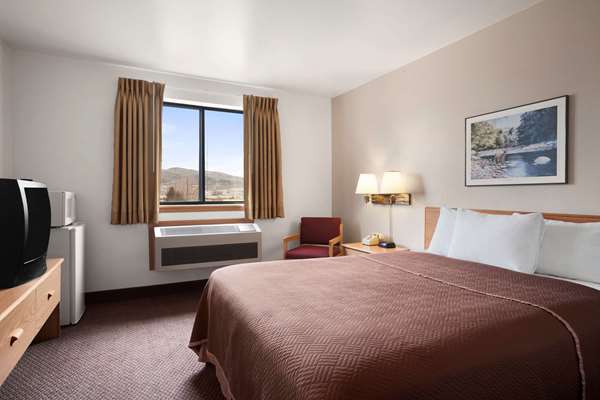  - Travelodge Elko - I-80, Exit 303