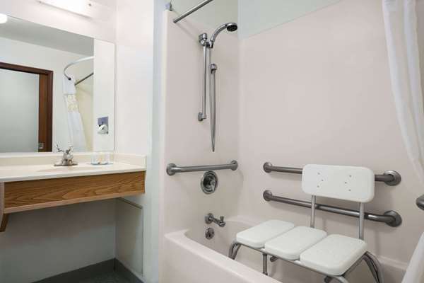  - Travelodge Elko - I-80, Exit 303