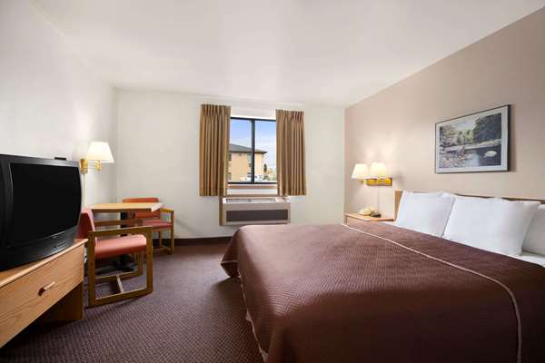  - Travelodge Elko - I-80, Exit 303