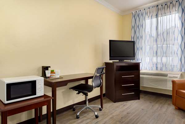  - Days Inn Euless