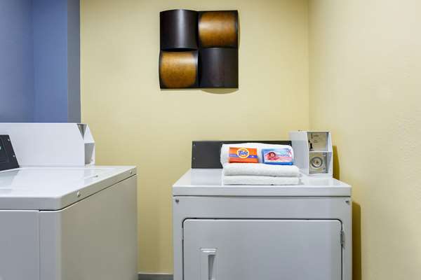 Amenities - Days Inn Euless