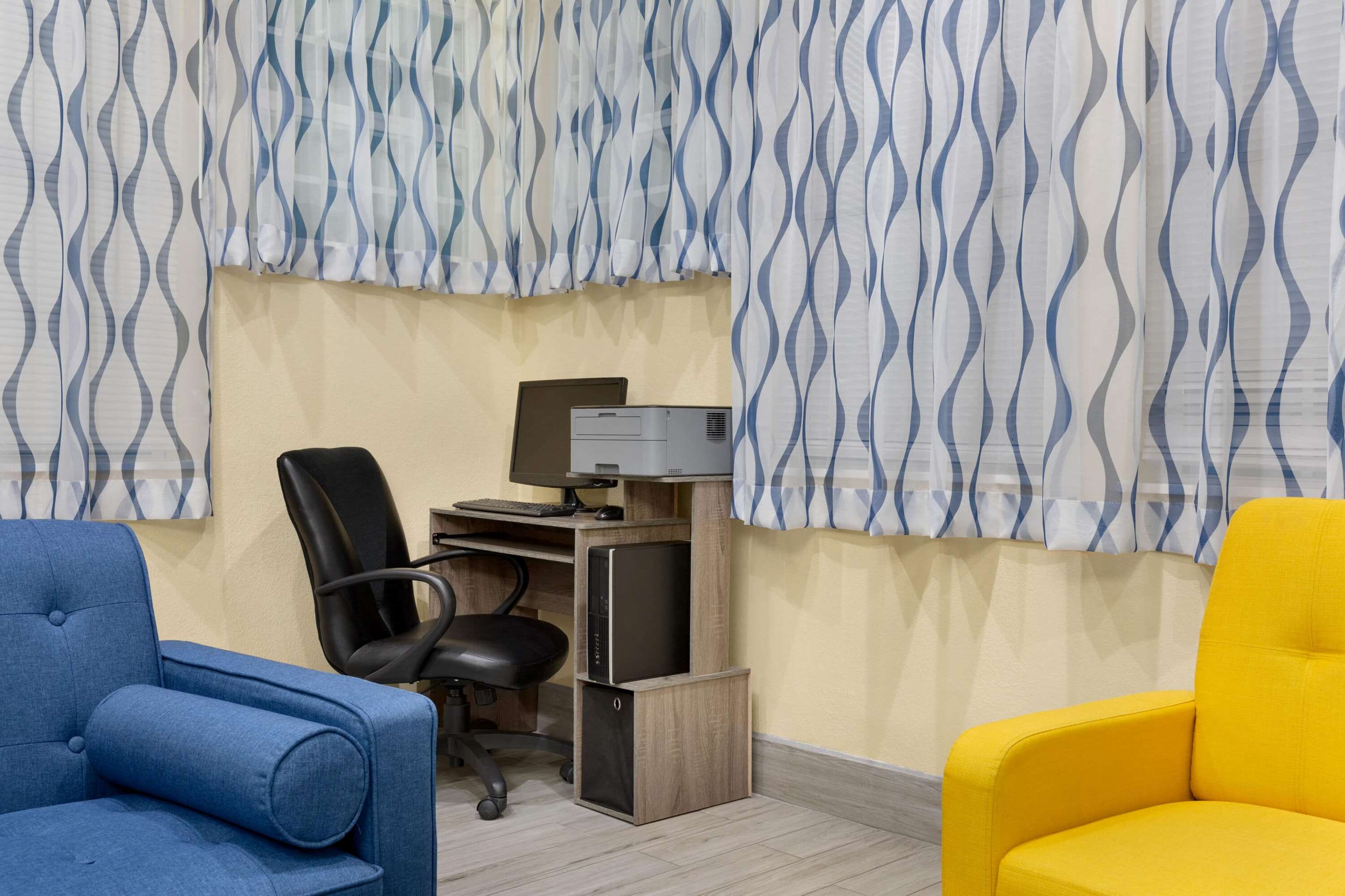 Business Center | Days Inn & Suites by Wyndham DFW Airport South-Euless