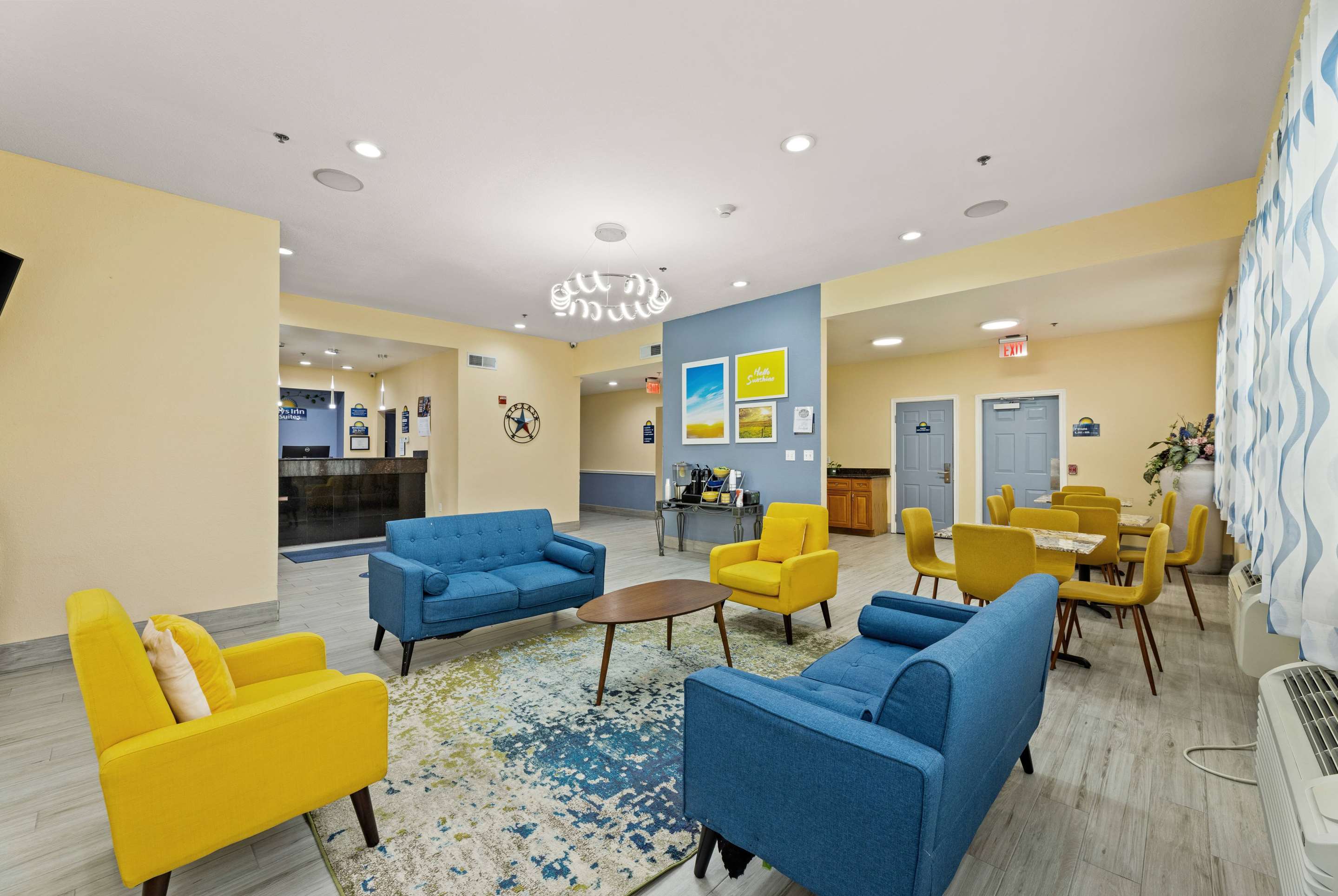 Lobby | Days Inn & Suites by Wyndham DFW Airport South-Euless