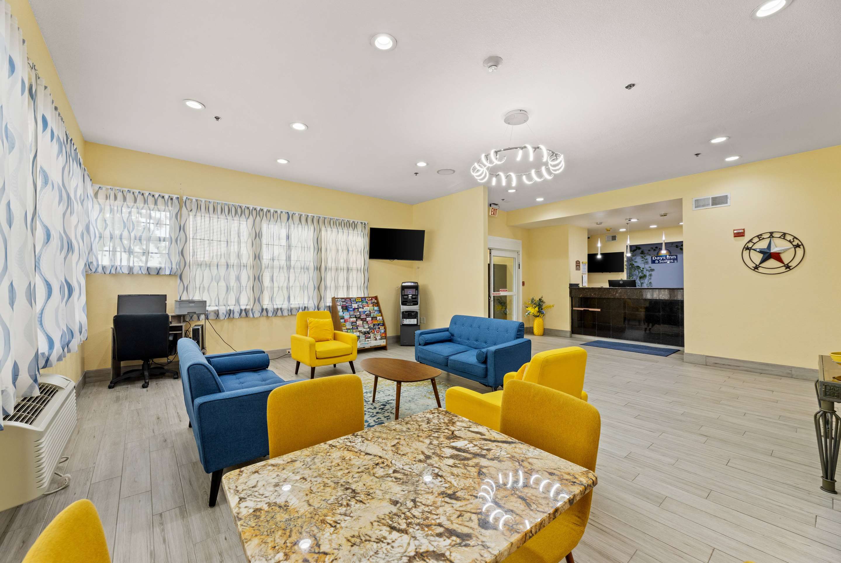 Lobby | Days Inn & Suites by Wyndham DFW Airport South-Euless