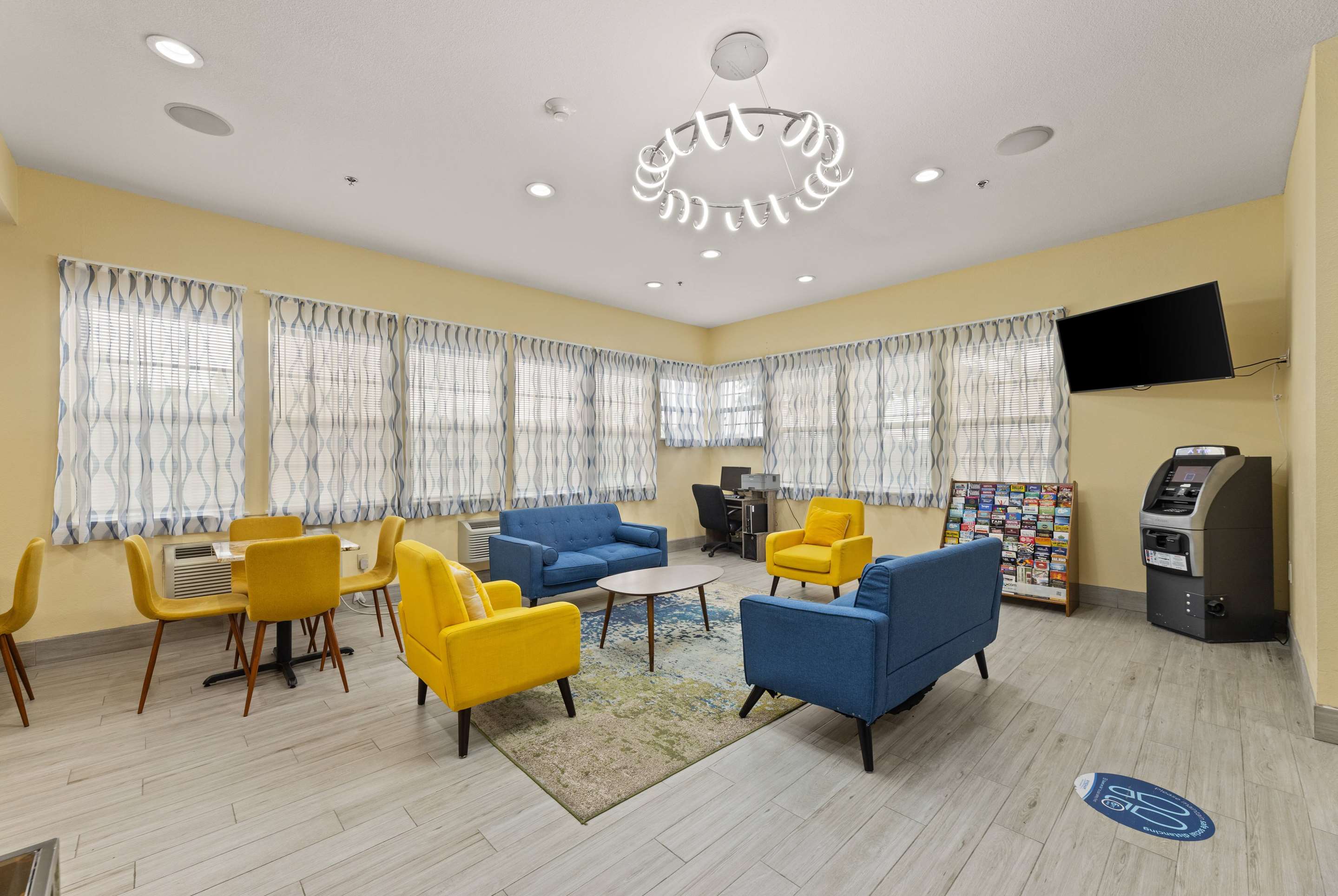 Lobby | Days Inn & Suites by Wyndham DFW Airport South-Euless