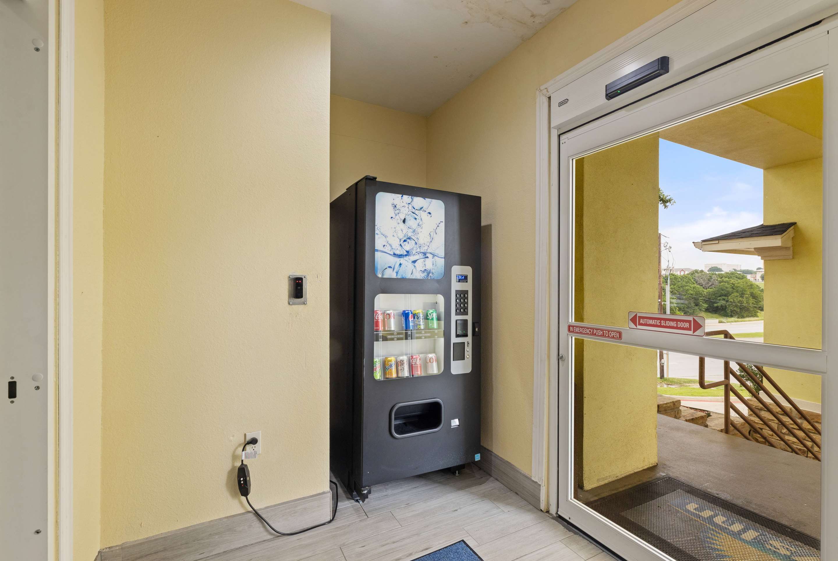 Property amenity | Days Inn & Suites by Wyndham DFW Airport South-Euless