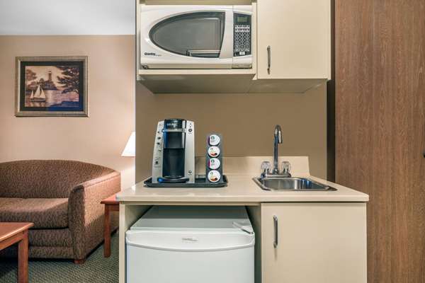  - Ramada Inn Clairmont