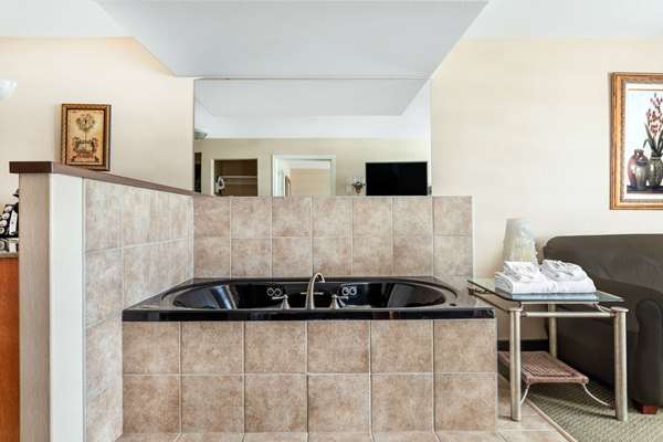  - Ramada Inn Clairmont