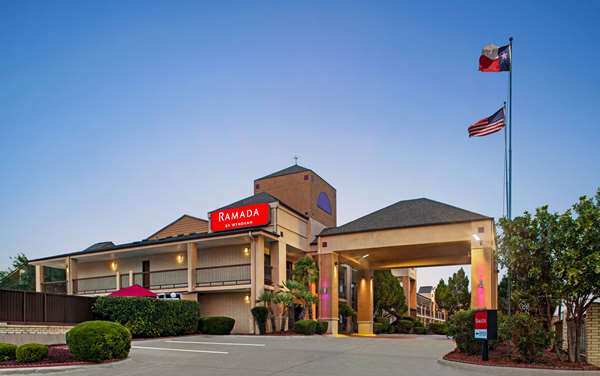 On-Site,Outdoor/Exterior,Exterior View of Building