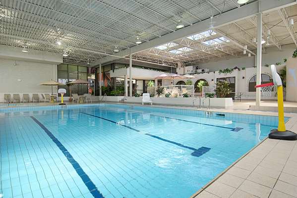 Pool - Days Inn South Calgary