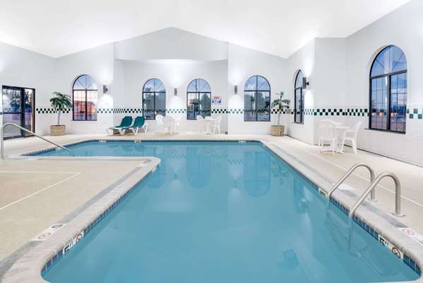 Pool - Super 8 Hotel Sisseton