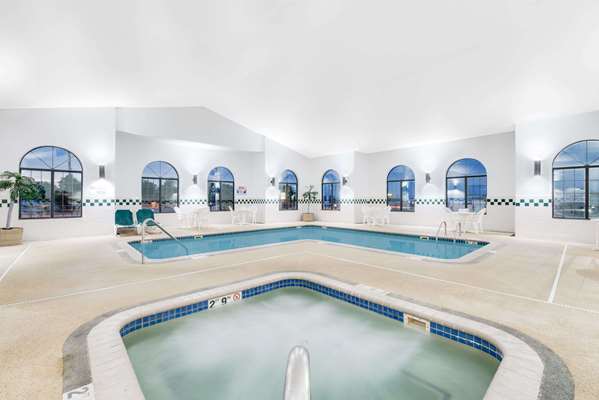 Pool - Super 8 Hotel Sisseton