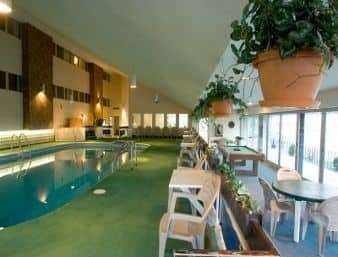 Pool - Howard Johnson Inn Woodstock