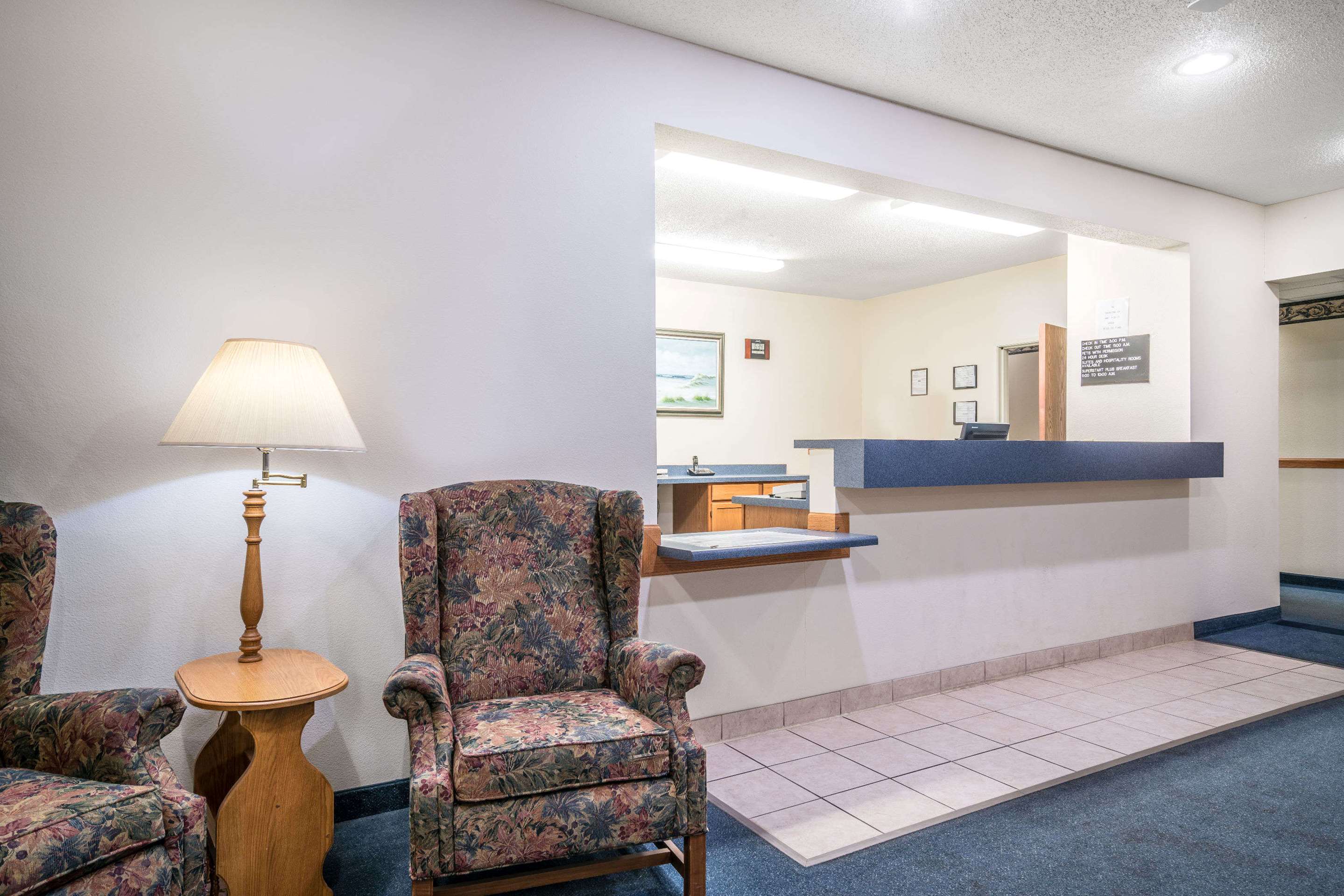 Lobby | Super 8 by Wyndham Neillsville WI