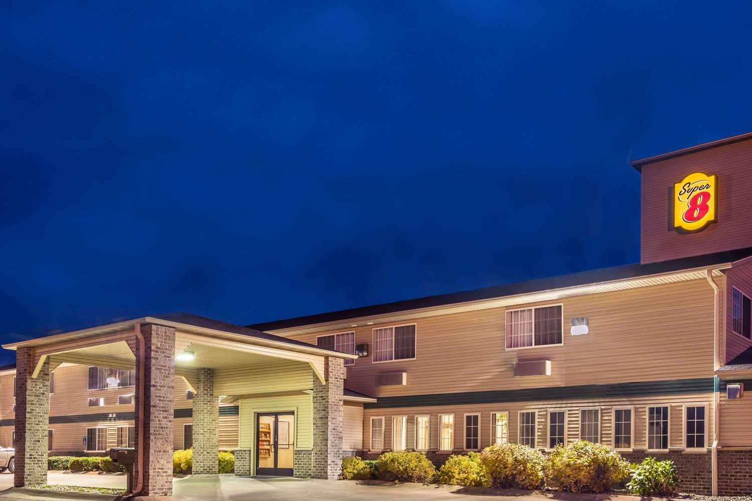 Super 8 Hotel Neillsville Wi See S Exterior View Super 8 Hotel Neillsville