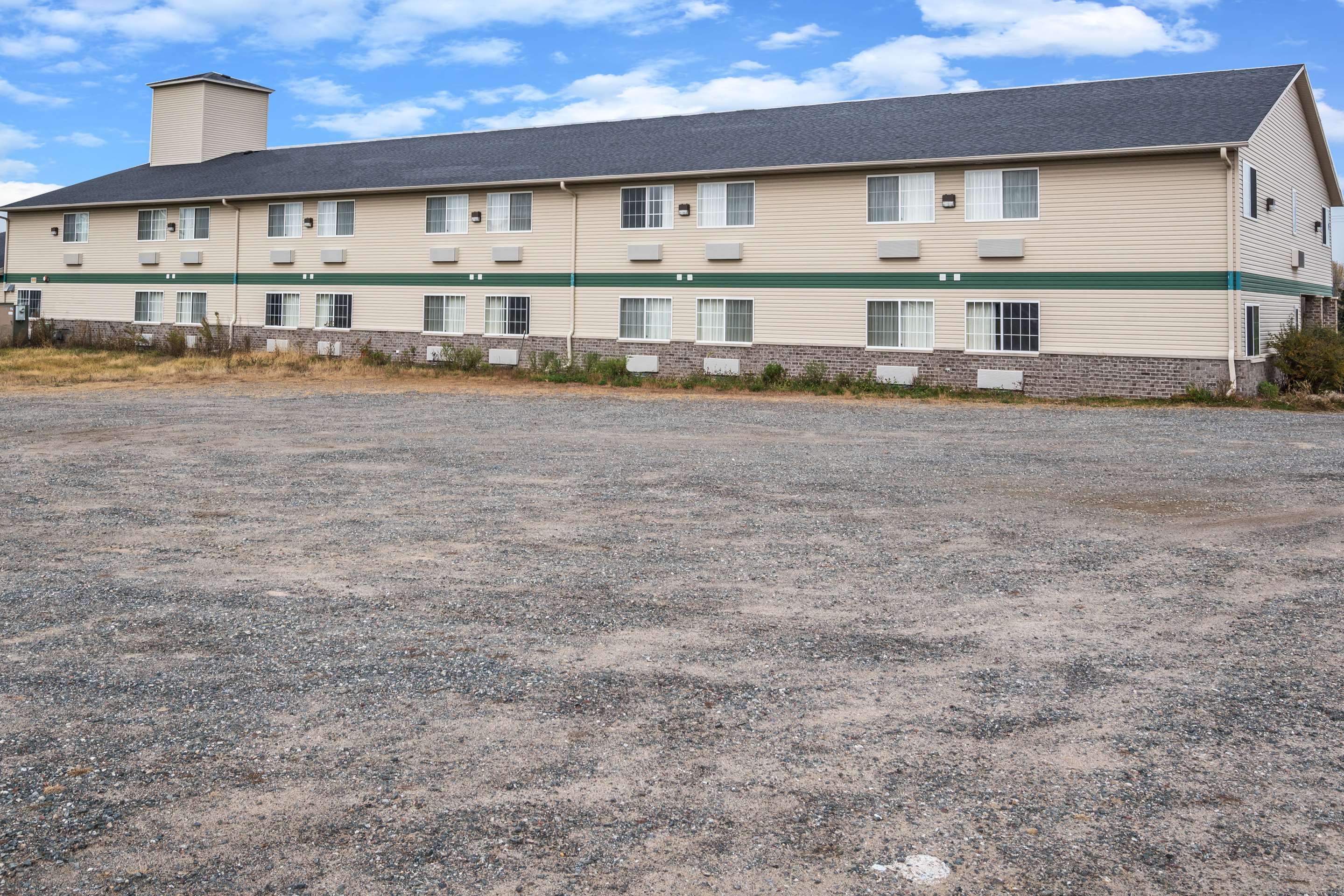 TruckTrailer Parking | Super 8 by Wyndham Neillsville WI