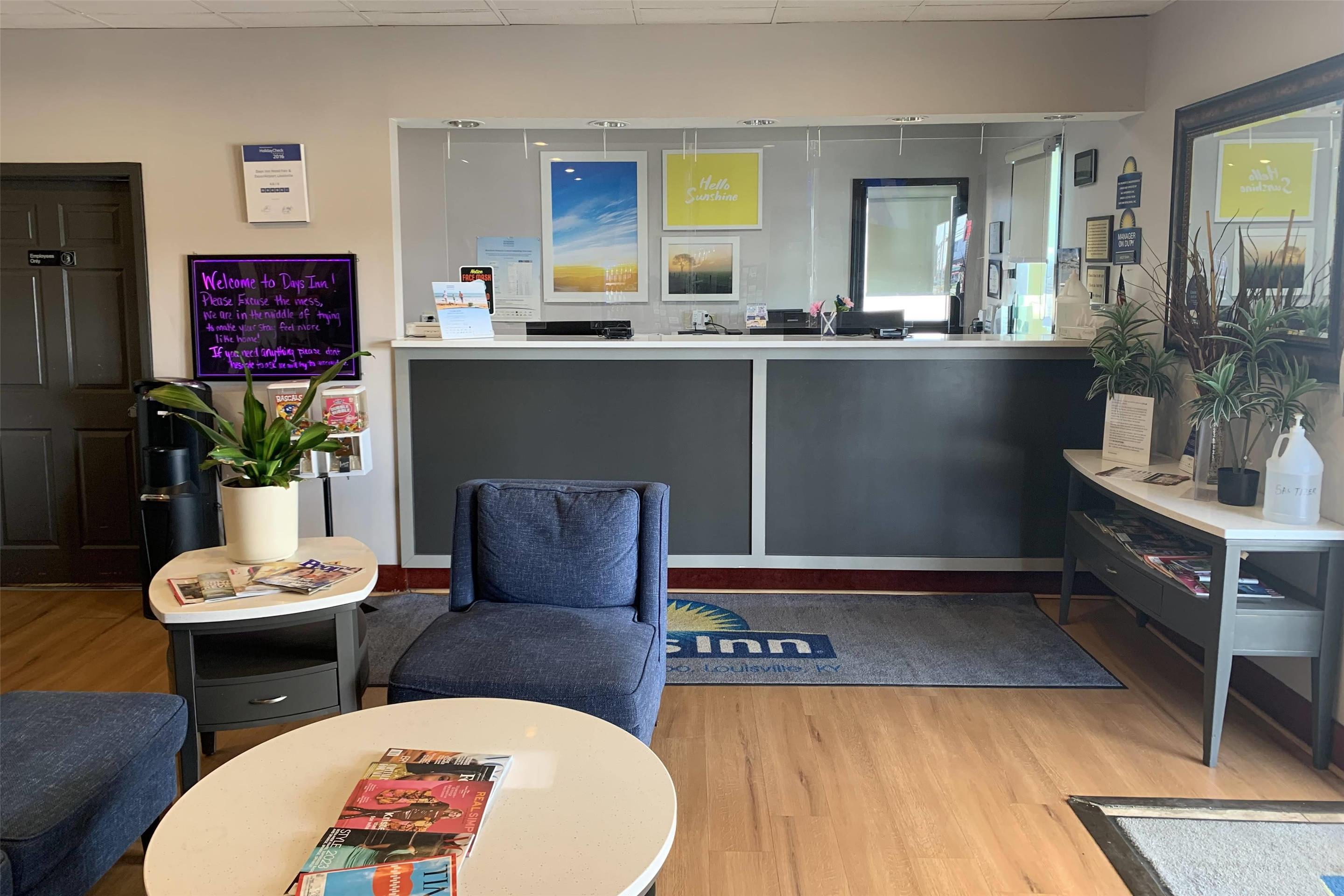 Lobby | Days Inn by Wyndham Louisville Airport Fair and Expo Center