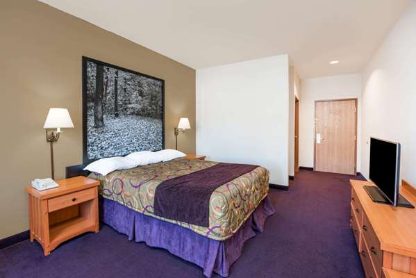  - Super 8 Hotel Northeast Columbia - I-70, Exit 131