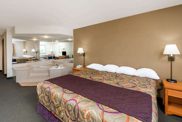  - Super 8 Hotel Northeast Columbia - I-70, Exit 131