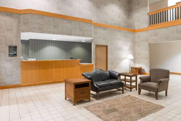  - Super 8 Hotel Northeast Columbia - I-70, Exit 131