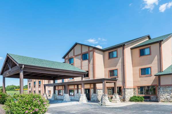 Exterior view - Super 8 Hotel Northeast Columbia - I-70, Exit 131