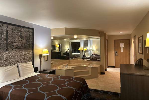  - Super 8 Hotel Northeast Columbia - I-70, Exit 131