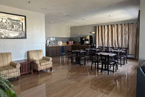  - Super 8 Hotel Northeast Columbia - I-70, Exit 131