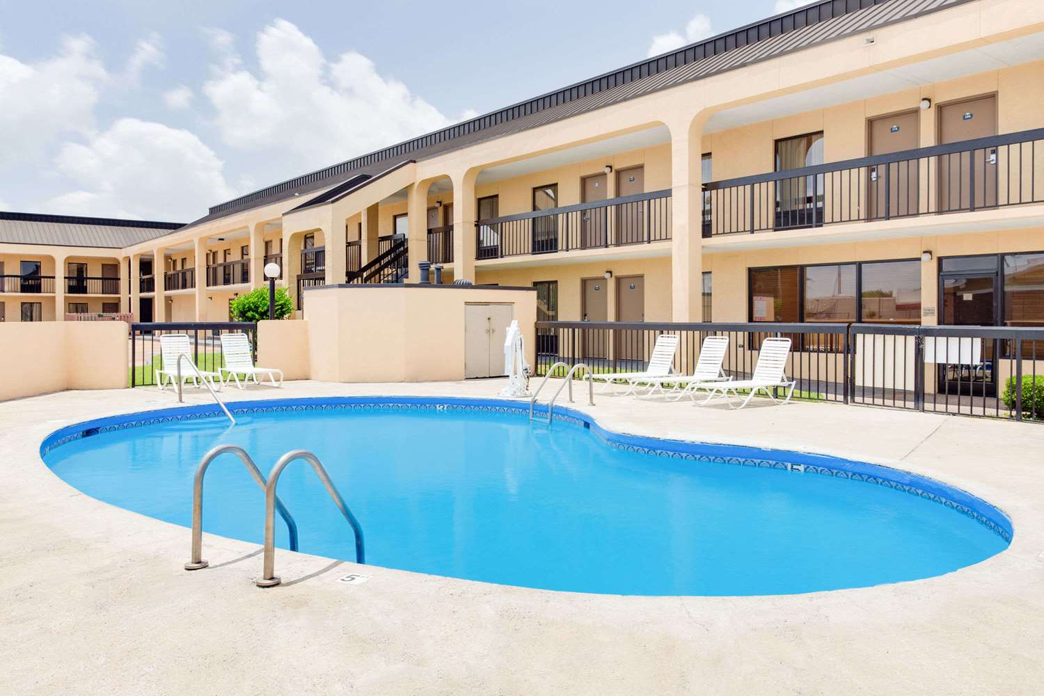 Days Inn Greenville Ms See Discounts
