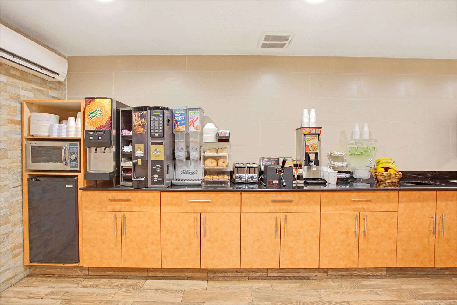 Howard Johnson Express Inn Queens Jamaica, NY See Discounts