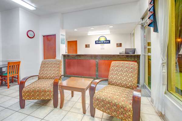  - Days Inn Okemah - I-40, Exit 221