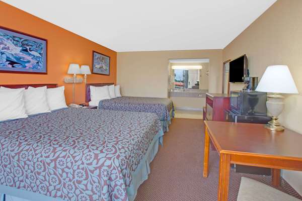  - Days Inn Okemah - I-40, Exit 221